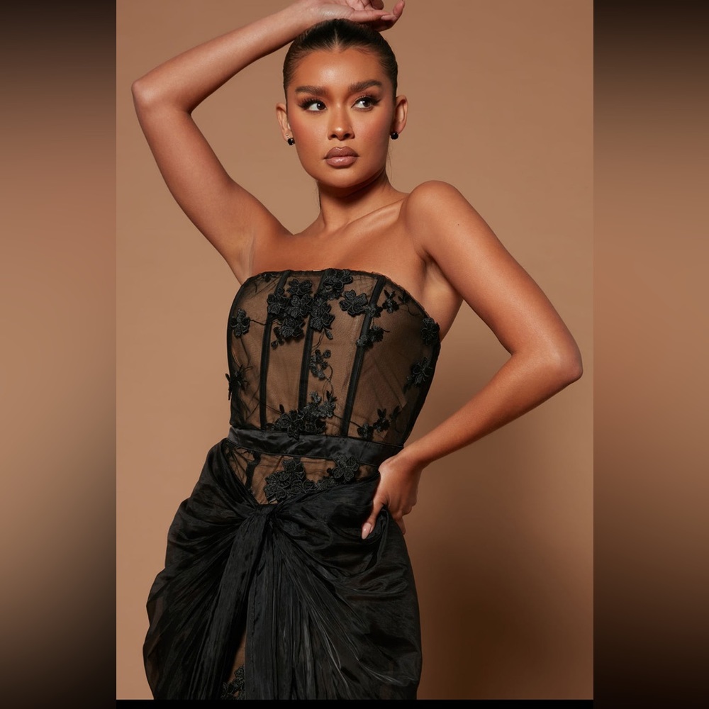 Hannah Lace Maxi dress Black, Fashion Nova size XS. Brand new gown - Picture 2 of 3